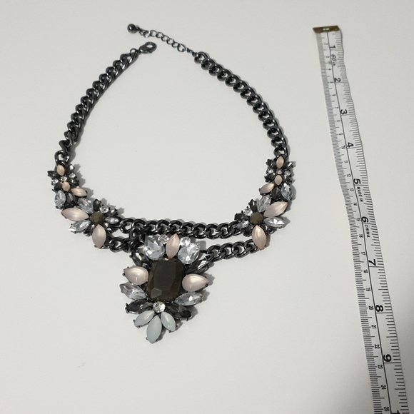 NWOT Rhinestone floral chunky necklace - Picture 5 of 5